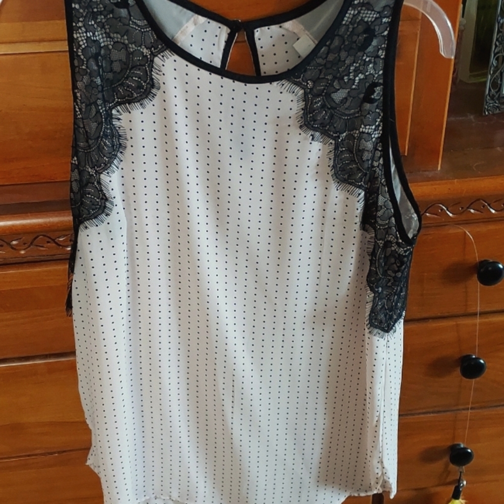 Loft sz M Black/pinkish white top